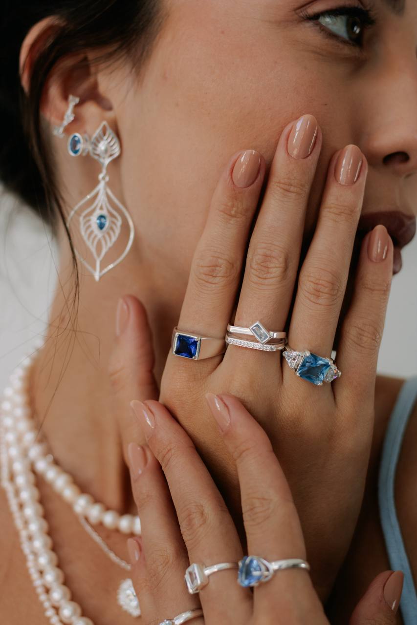 Modern blue topaz silver ring