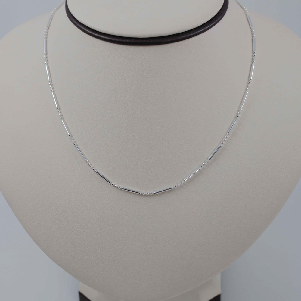 Simple silver chain store design for girl