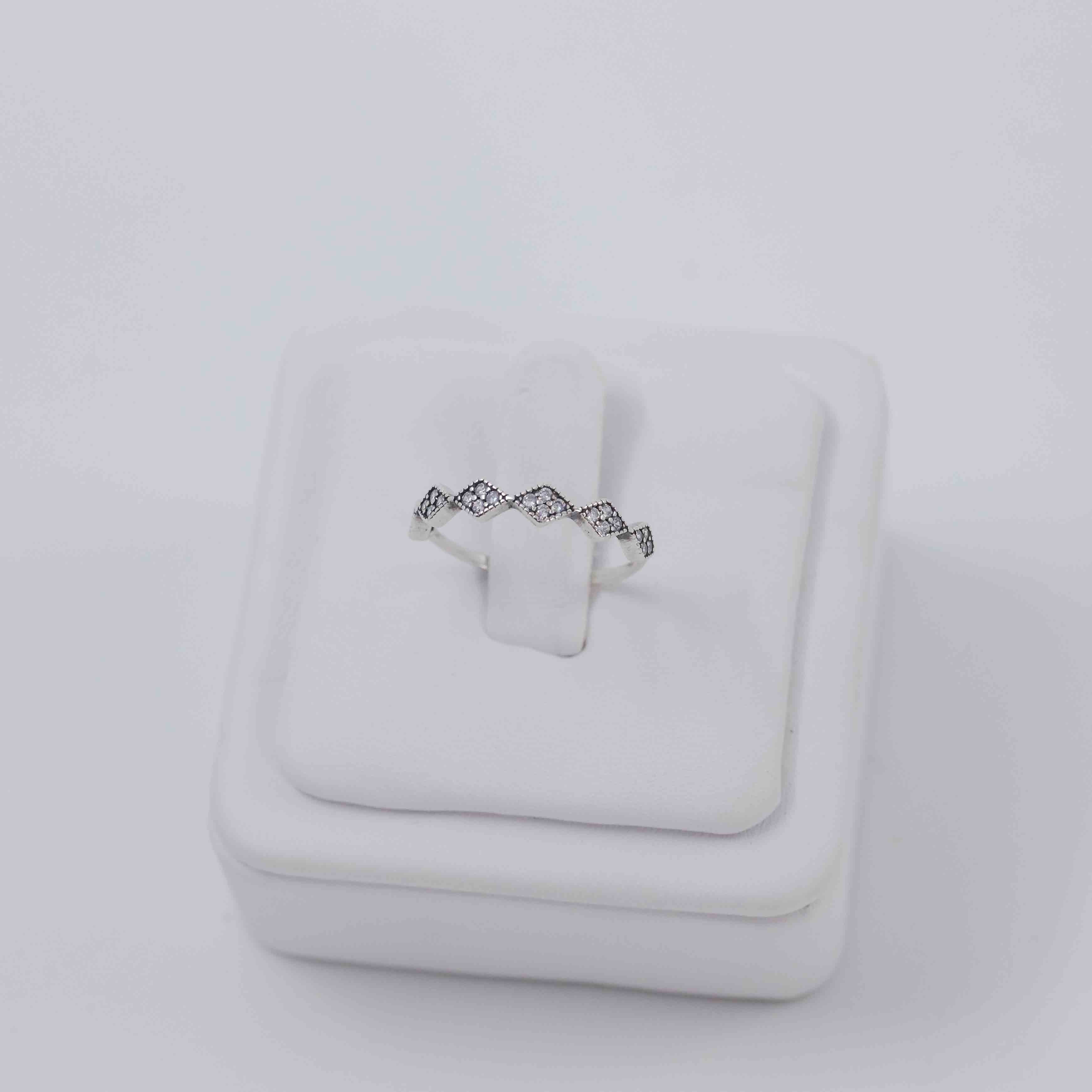 Geometric zirconia silver band