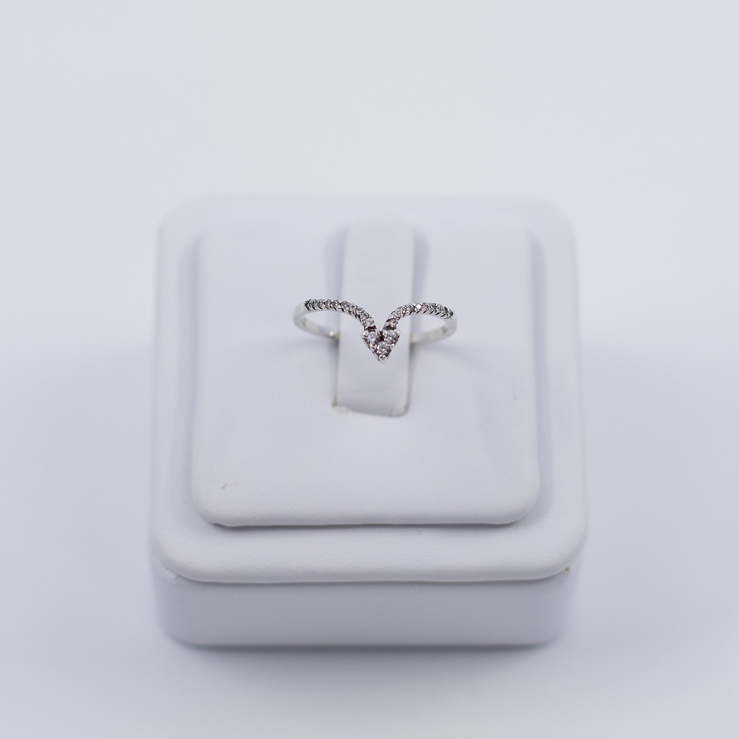 Simple heart ring