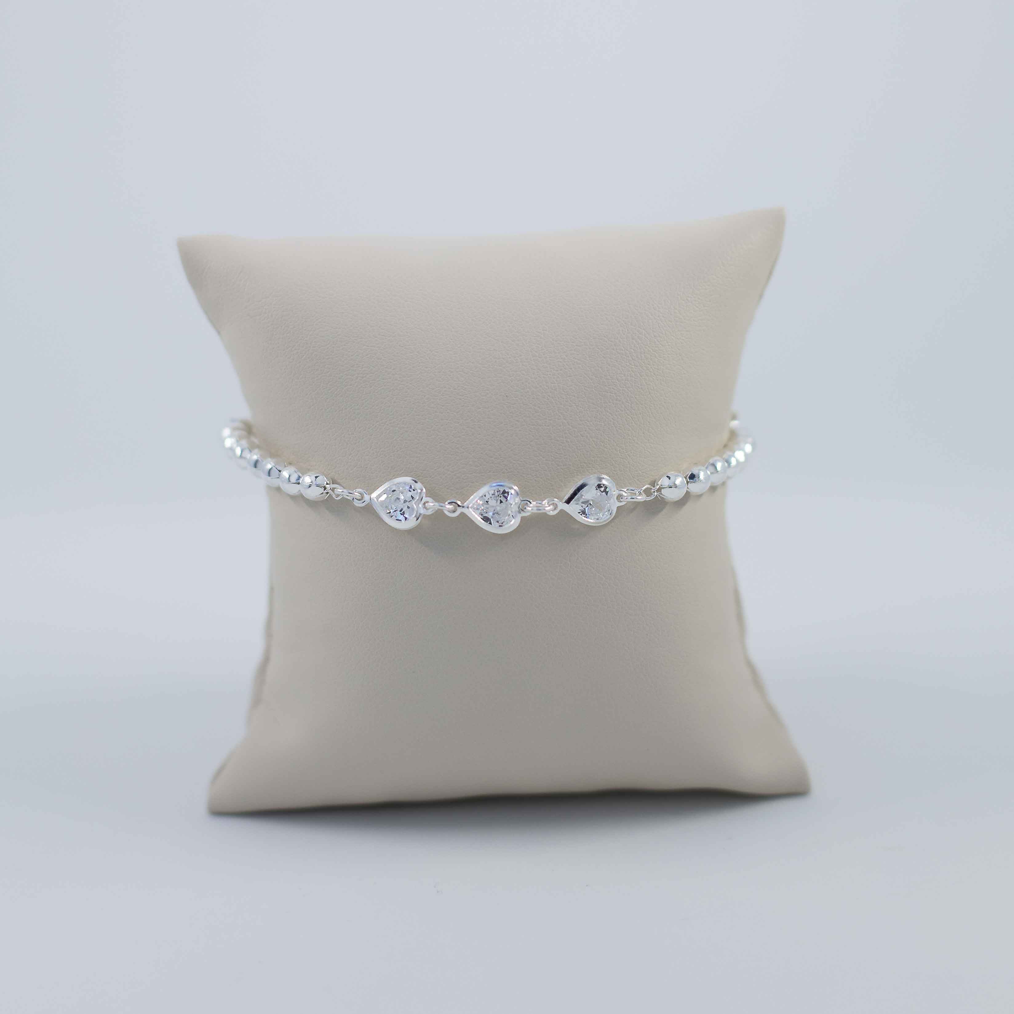 Beaded and heart shaped zirconia silver bracelet