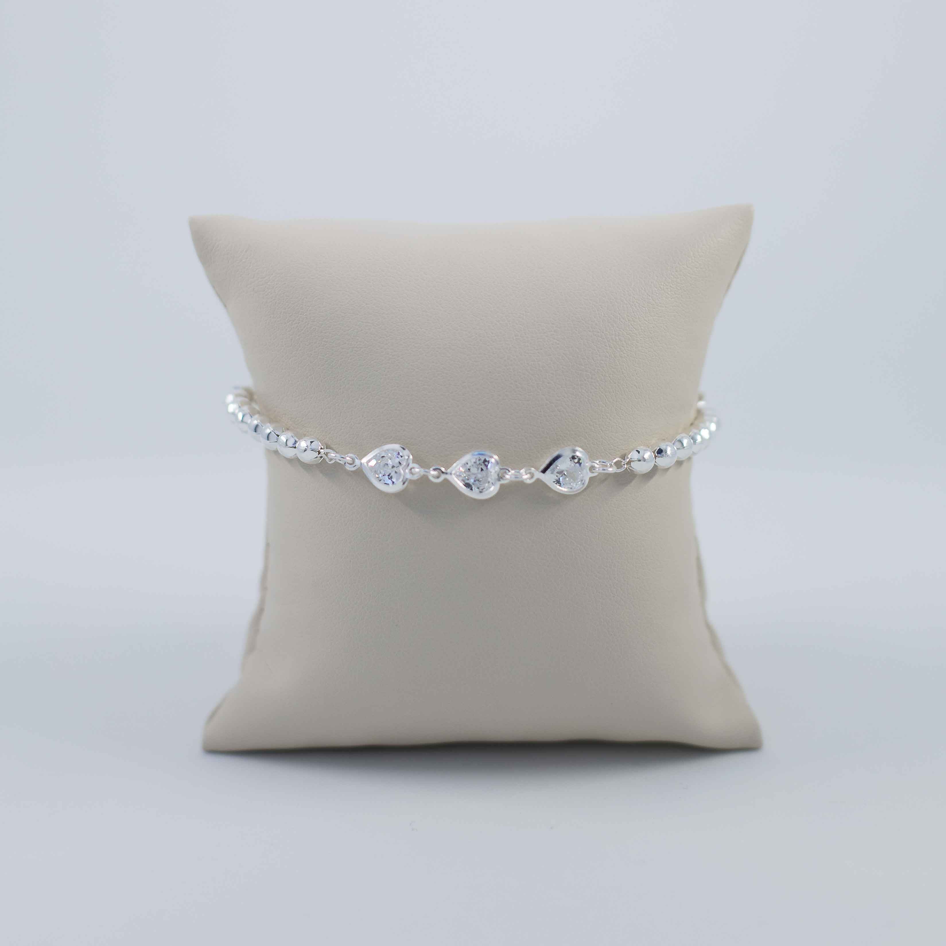 Beaded and heart shaped zirconia silver bracelet