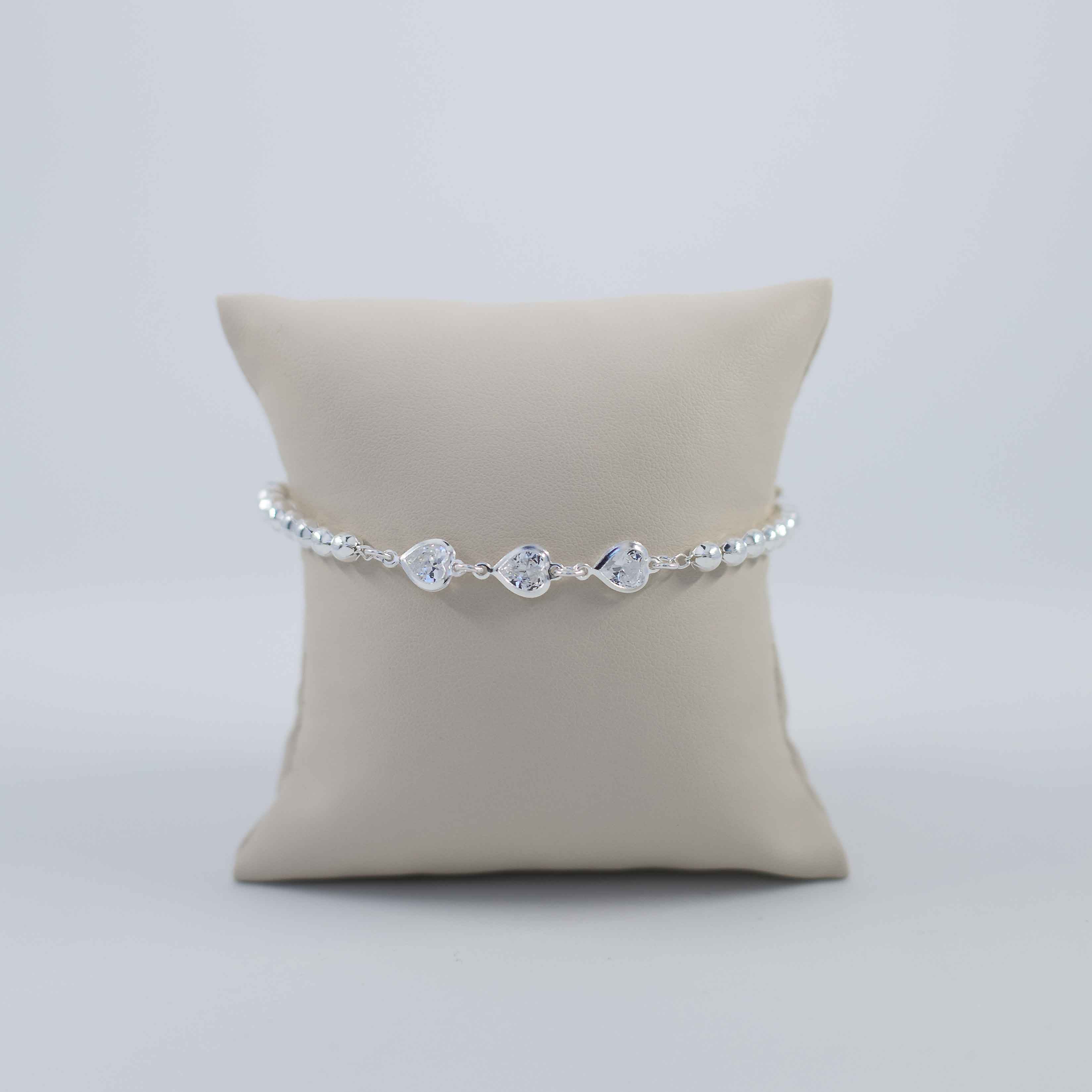 Beaded and heart shaped zirconia silver bracelet