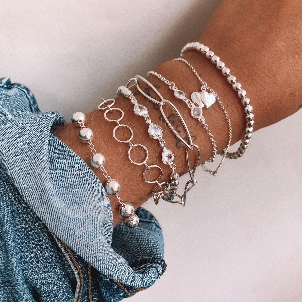 Beaded and heart shaped zirconia silver bracelet