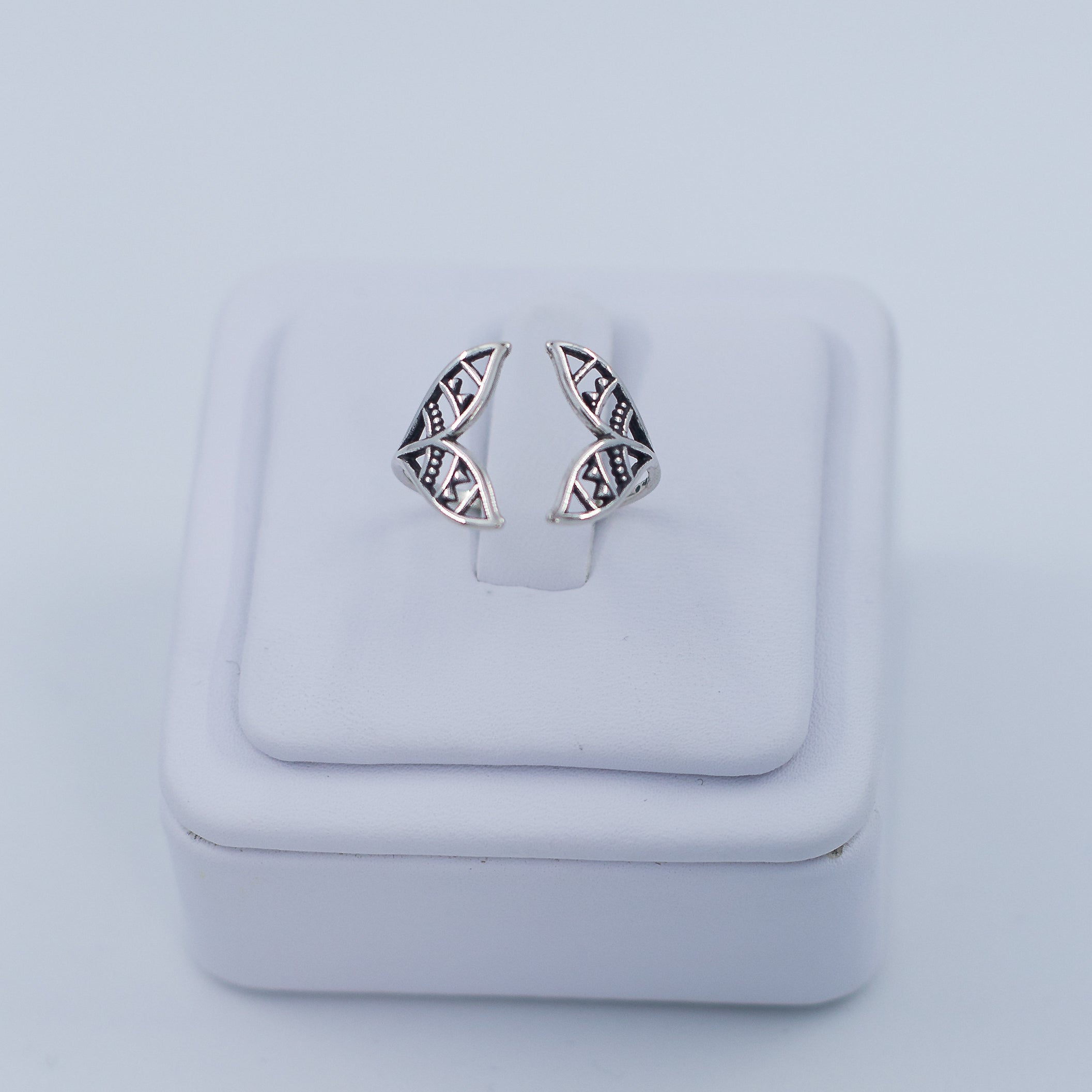 Twin whale tail ring