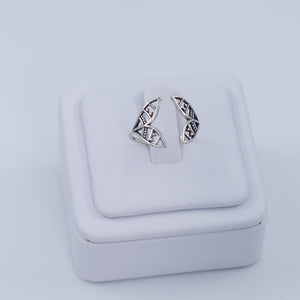 Twin whale tail ring