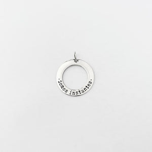 Somos instantes circle silver pendant