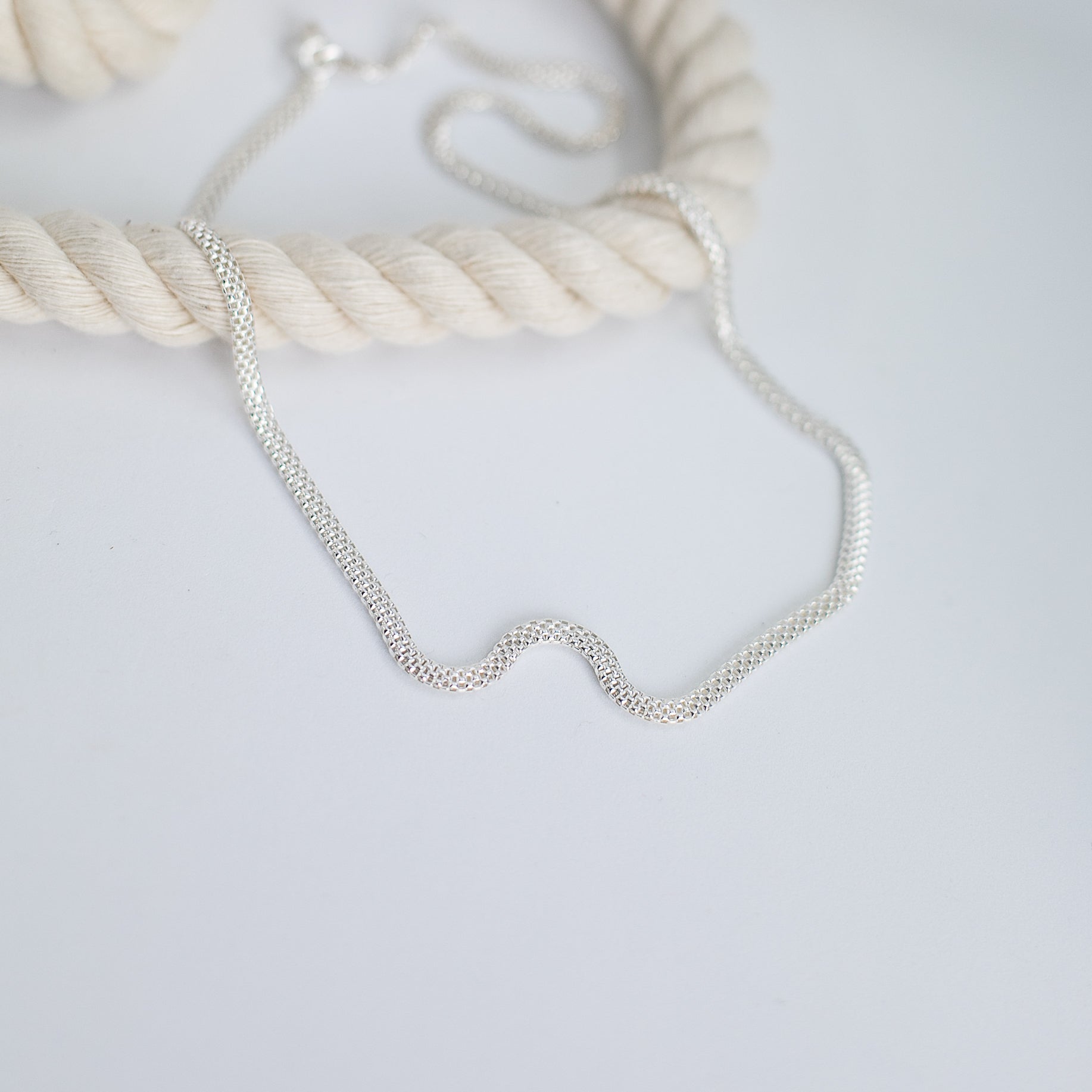 Trimmed silver chain